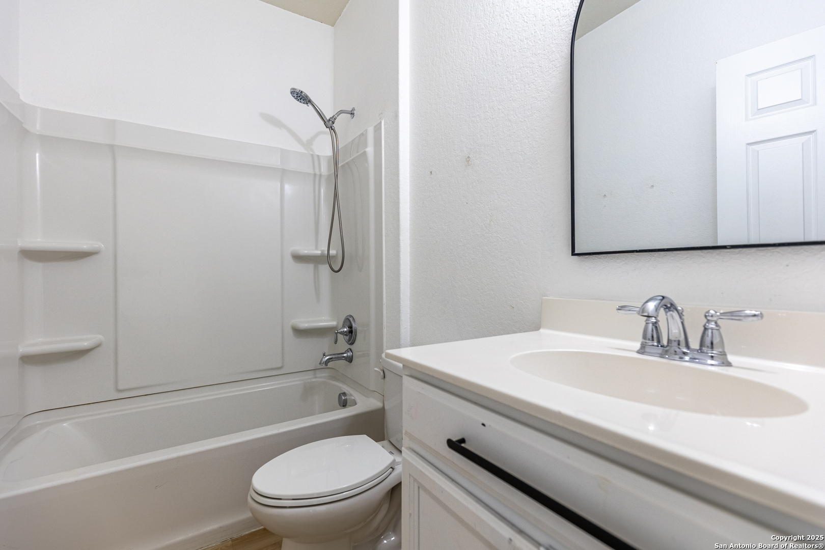 443 Harvest Point Selma, TX 78154 - Photo 13 of 33 a bathroom with a sink a toilet and a bathtub