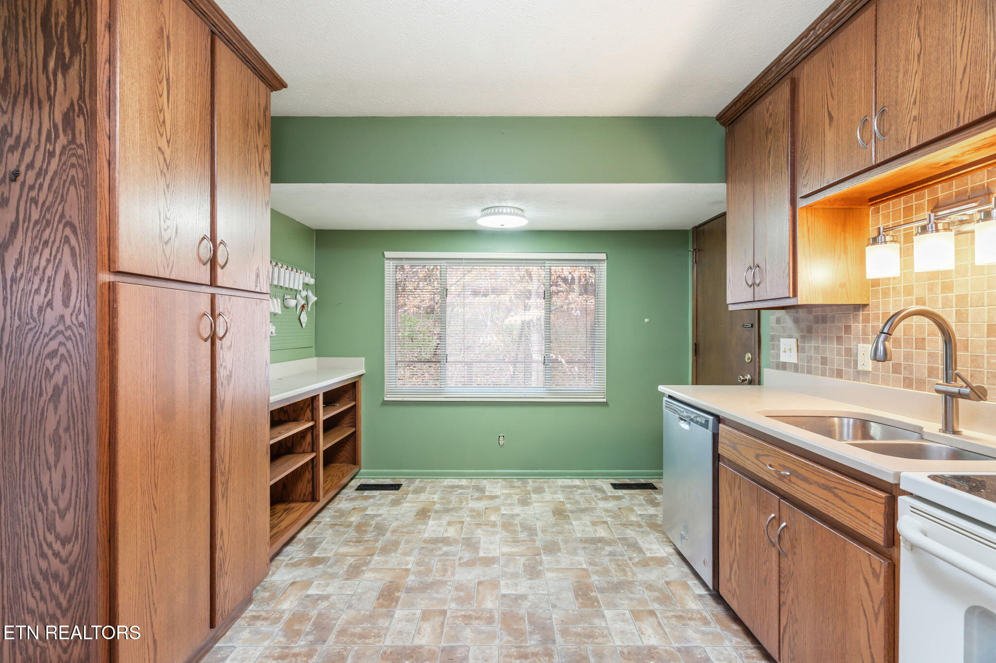 103 Norway Lane Oak Ridge, TN 37830 - Photo 18 of 54 18-web-or-mls-103 Norway Lane-8