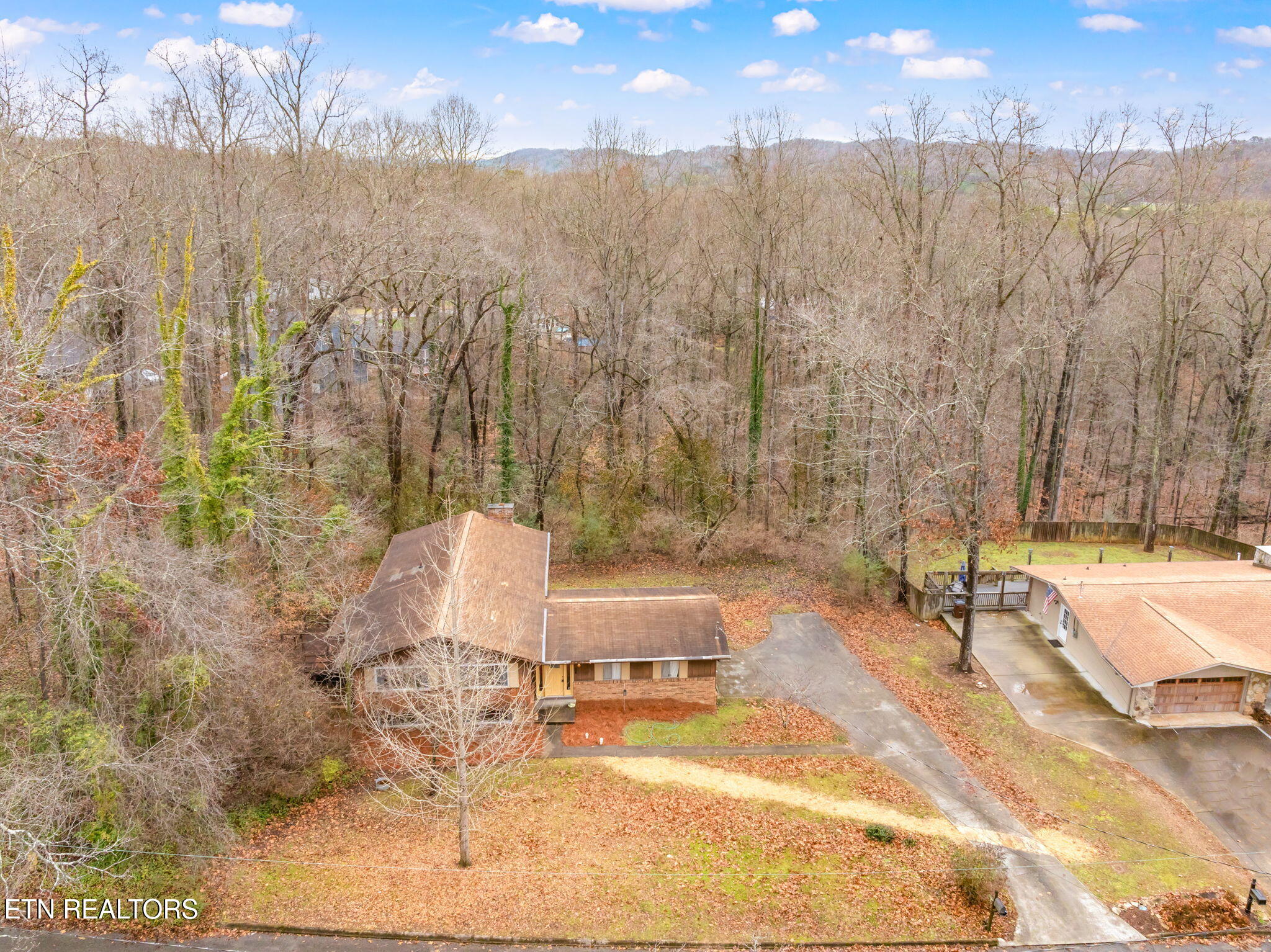 103 Norway Lane Oak Ridge, TN 37830 - Photo 2 of 54 4-web-or-mls-103 Norway Lane-54
