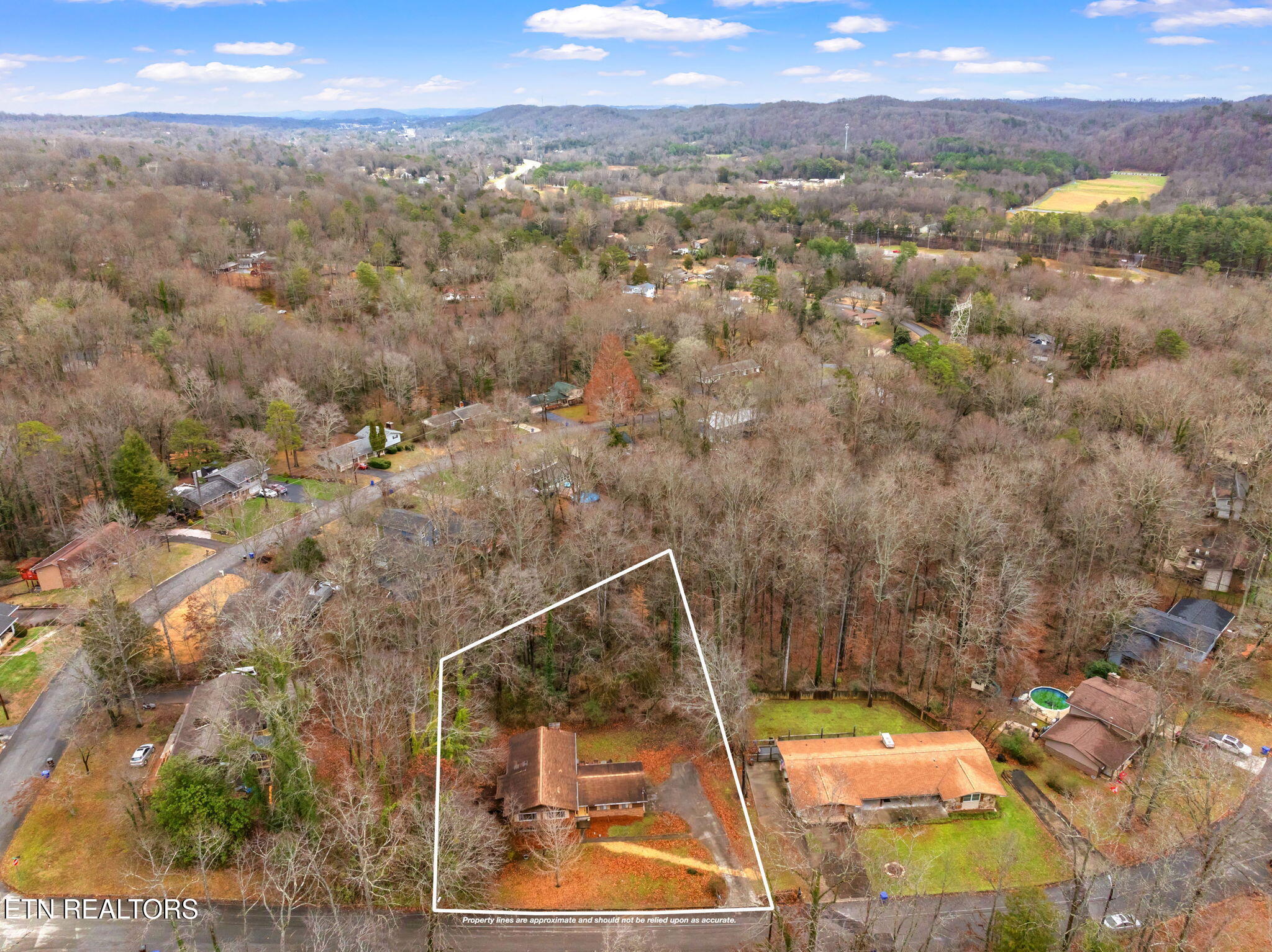 103 Norway Lane Oak Ridge, TN 37830 - Photo 3 of 54 5-web-or-mls-103 Norway Lane-45-1