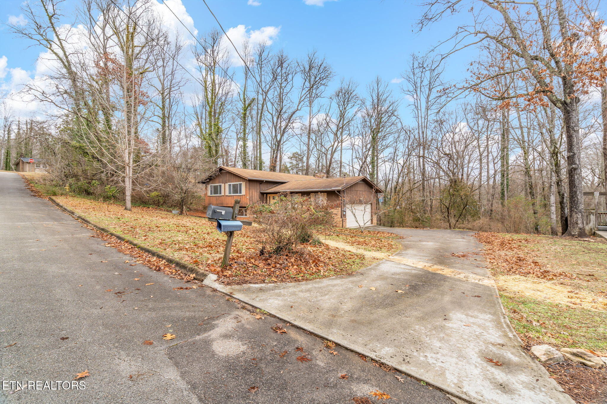103 Norway Lane Oak Ridge, TN 37830 - Photo 5 of 54 3-web-or-mls-103 Norway Lane-39