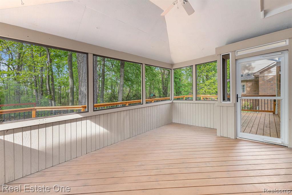 724 Woodfield Way Rochester Hills, MI 48307 - Photo 12 of 27