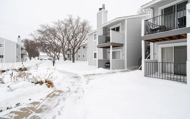 $110,000 | 1704 Pleasant Street, Unit D, St. Paul, MN 55113
