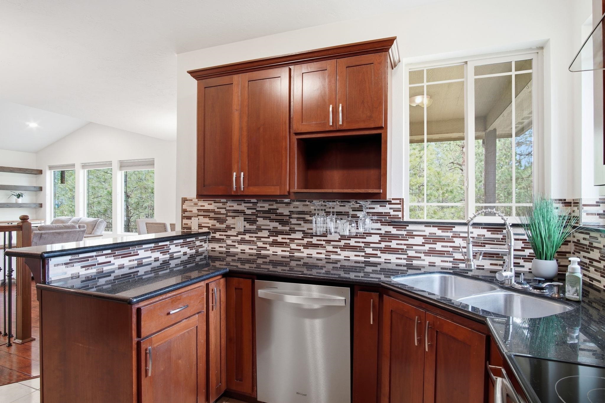 12612 North Ruby Road Spokane, WA 99218 - Photo 8 of 50