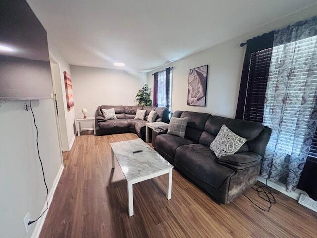 1590 Rhoad Street Orangeburg, SC 29118 - Photo 4 of 31 Living Room