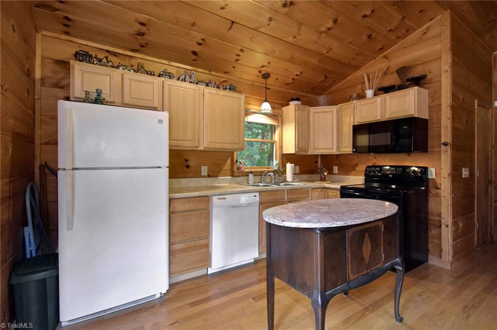 1247 Staghorn Road Purlear, NC 28665 - Photo 14 of 27