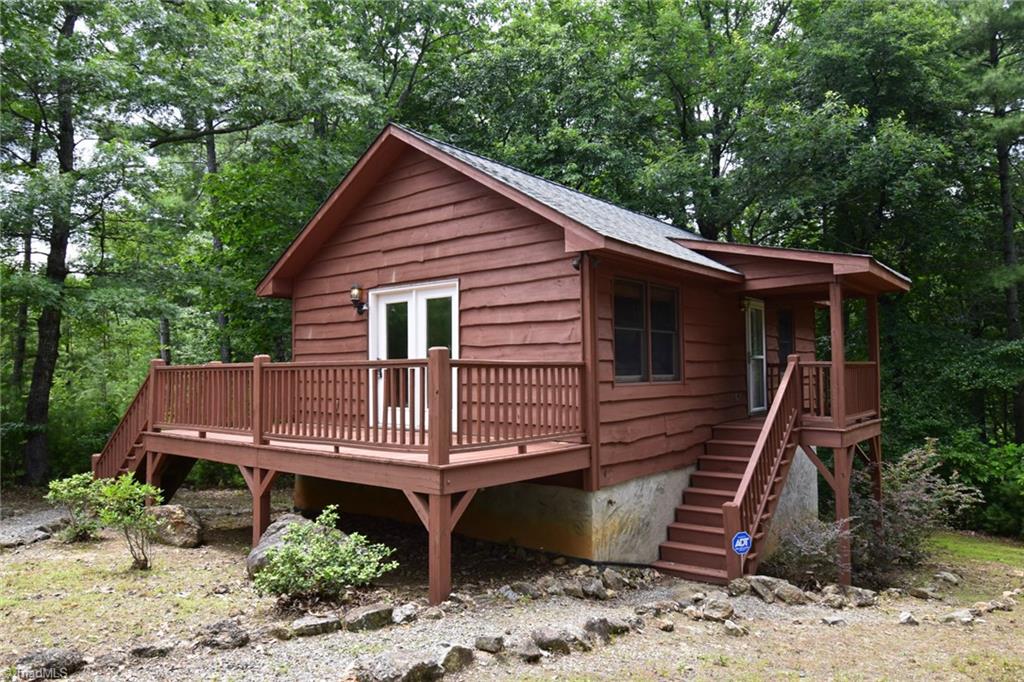 1247 Staghorn Road Purlear, NC 28665 - Photo 4 of 27