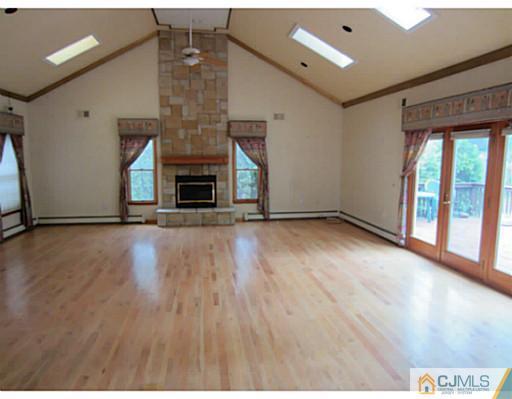 139 River Road East Brunswick, NJ 08816 - Photo 3 of 19 Gallery Image 3