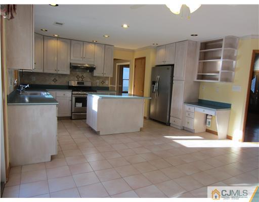 139 River Road East Brunswick, NJ 08816 - Photo 4 of 19 Gallery Image 4