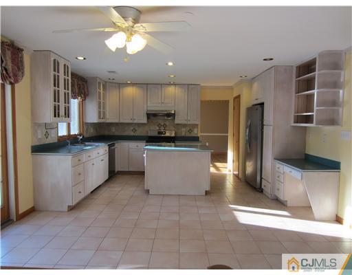 139 River Road East Brunswick, NJ 08816 - Photo 5 of 19 Gallery Image 5