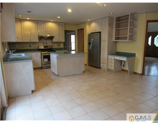 139 River Road East Brunswick, NJ 08816 - Photo 6 of 19 Gallery Image 6