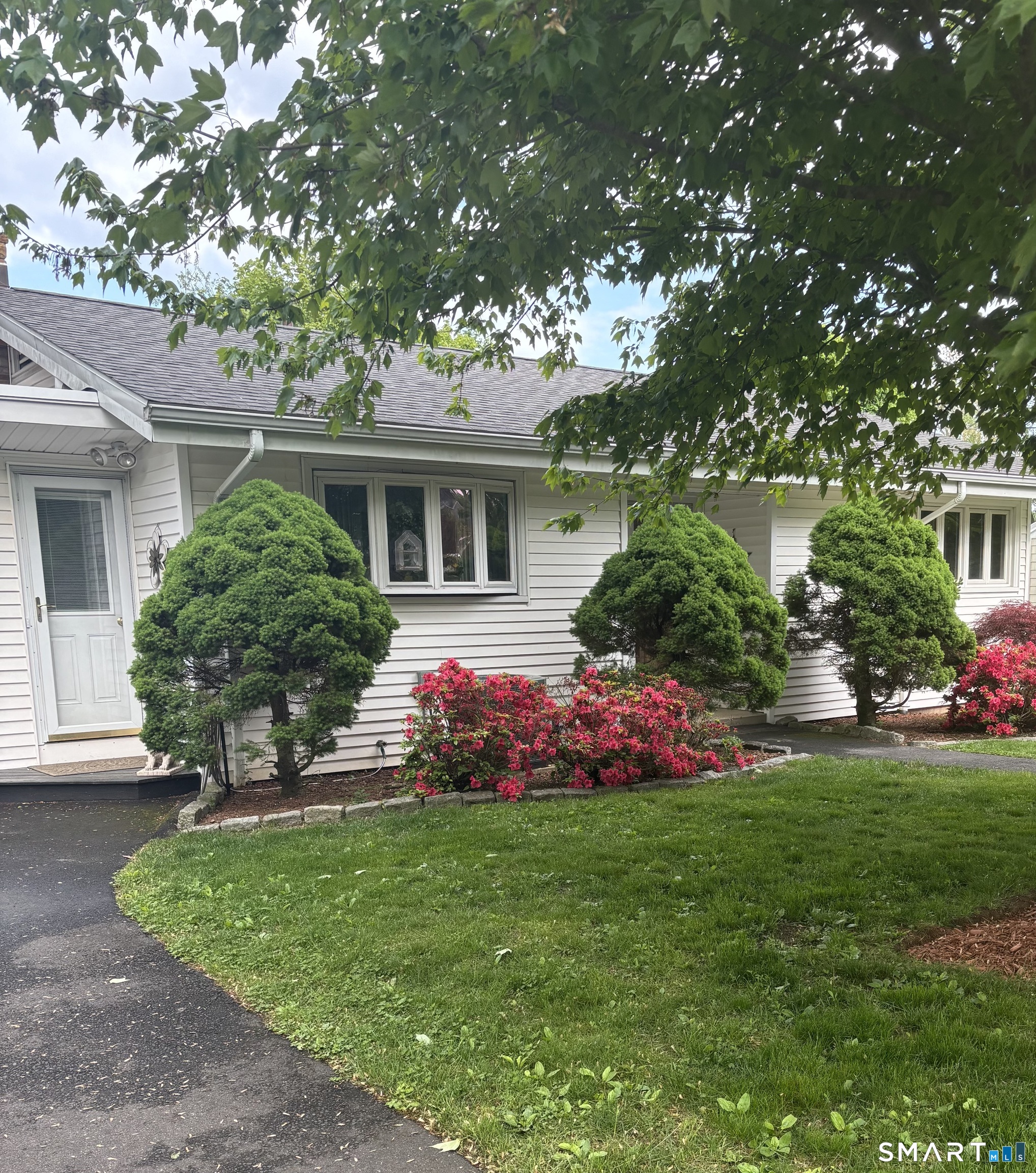 72 Calhoun Avenue Trumbull, CT 06611 - Photo 2 of 40
