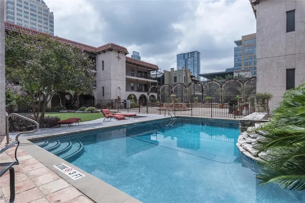 $2,800 | 505 West 7th Street, Unit 103, Austin, TX 78701