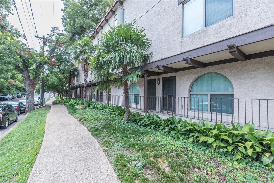 505 West 7th Street, Unit 103 Austin, TX 78701 - Photo 12 of 21 a front view of a house with garden