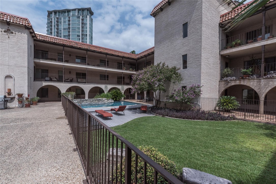 505 West 7th Street, Unit 103 Austin, TX 78701 - Photo 18 of 21 a view of a house with backyard and patio