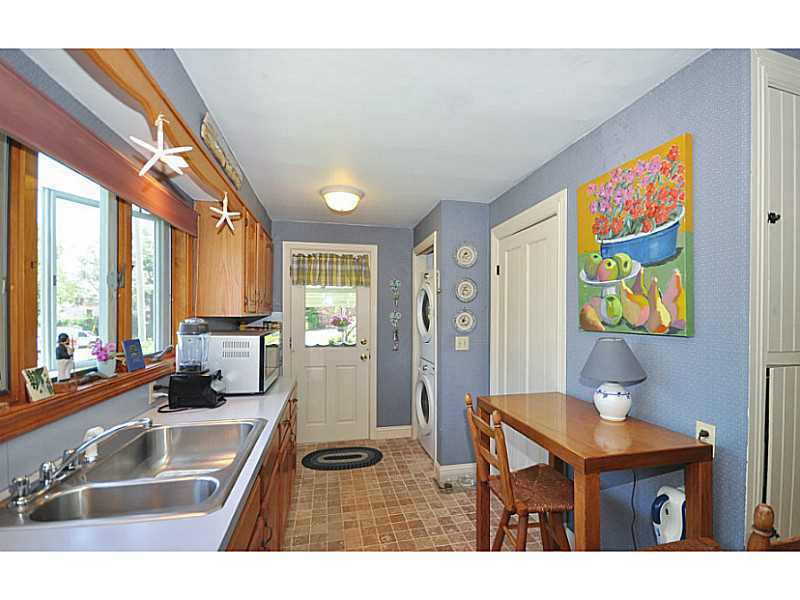 40 Stillman Road North Kingstown, RI 02874 - Photo 11 of 22 Kitchen.