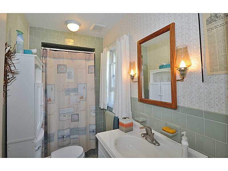 40 Stillman Road North Kingstown, RI 02874 - Photo 16 of 22 Bathroom.