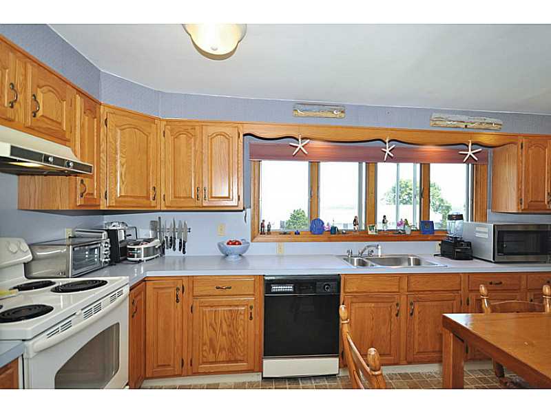 40 Stillman Road North Kingstown, RI 02874 - Photo 9 of 22 Kitchen.