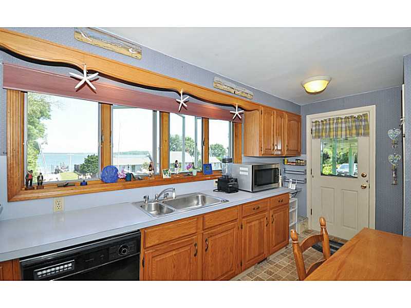 40 Stillman Road North Kingstown, RI 02874 - Photo 10 of 22 Kitchen.