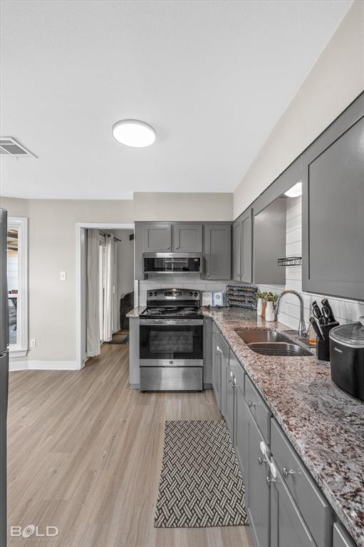 2517 Conrad Street Bossier City, LA 71111 - Photo 22 of 39 a kitchen with granite countertop a sink and appliances