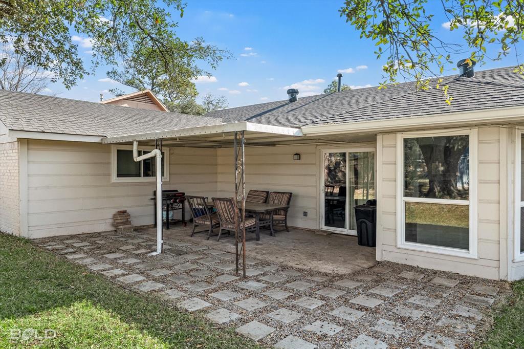 2517 Conrad Street Bossier City, LA 71111 - Photo 35 of 39 a backyard of a house with table and chairs