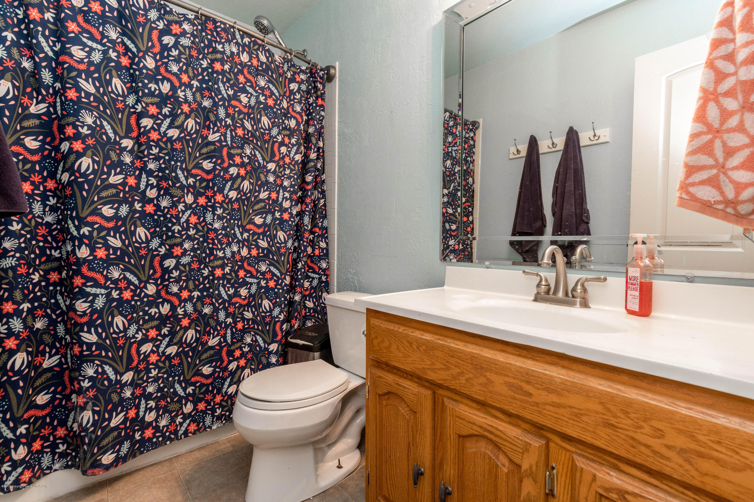 8117 Coronado Trail Amarillo, TX 79110 - Photo 19 of 23 Guest Bath