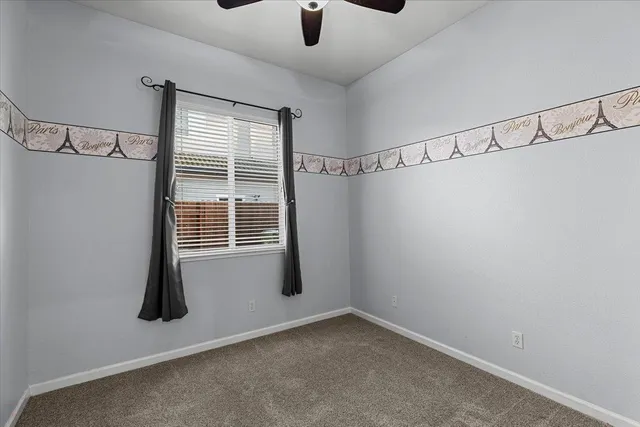 a view of entryway with window