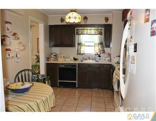 896 Inman Avenue Edison, NJ 08820 - Photo 5 of 14 a bedroom with a bed and a mirror
