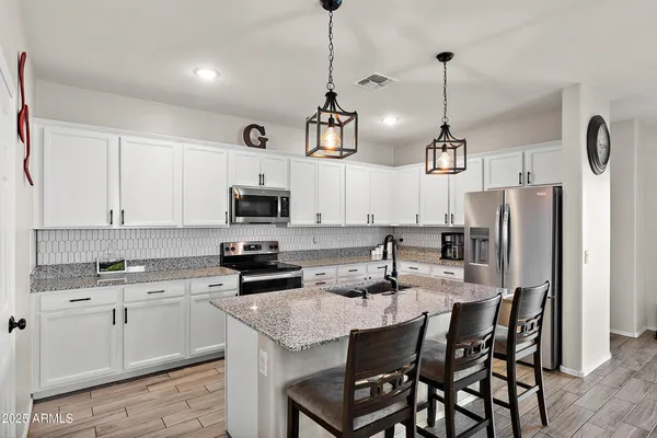 $2,195 | 242 Pacific Drive, Casa Grande, AZ 85122