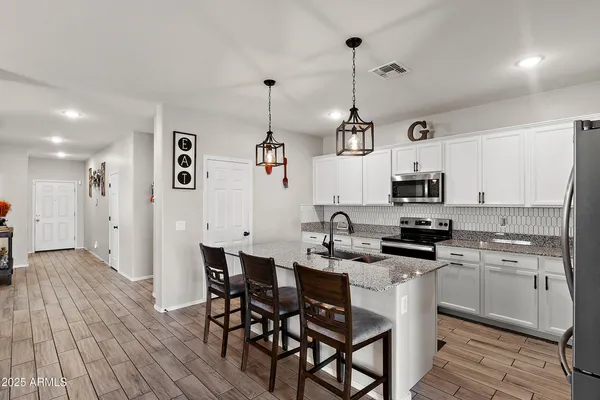 $2,195 | 242 Pacific Drive, Casa Grande, AZ 85122