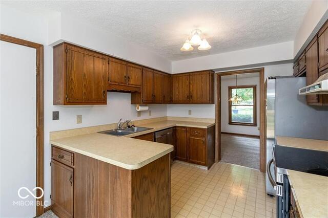 12751 Wembly Road Carmel, IN 46033 - Photo 6 of 21 Gallery Image 6