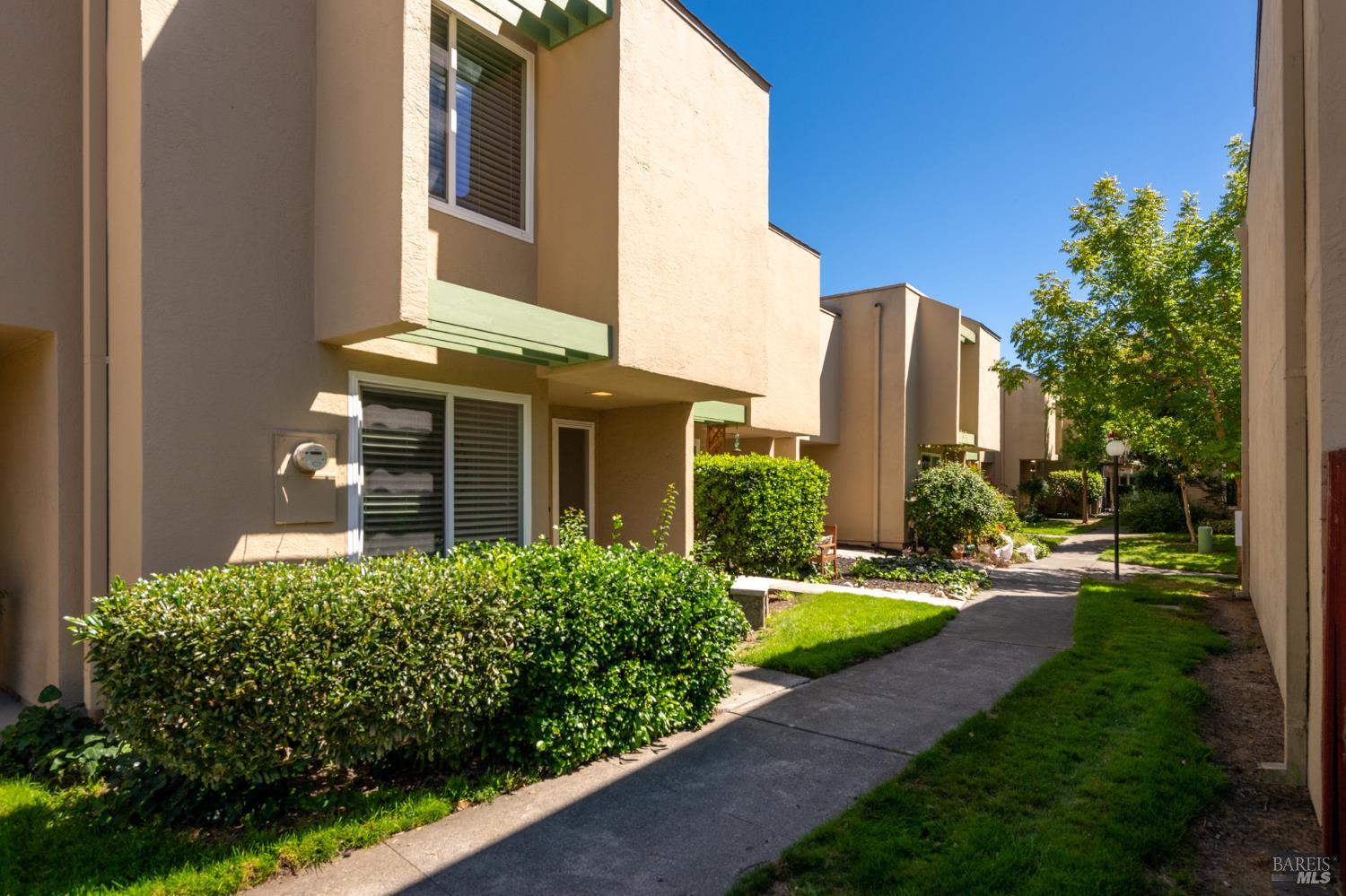 2984 Yulupa Avenue Santa Rosa, CA 95405 - Photo 1 of 20 Gallery Image 1