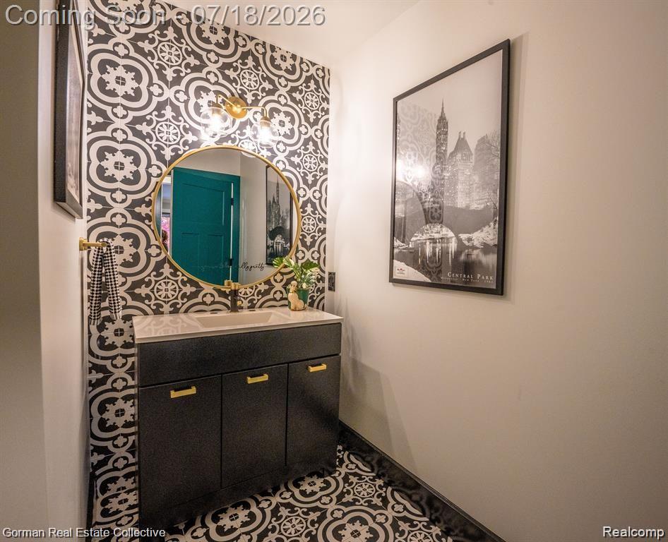 283 Phillips Avenue Clawson, MI 48017 - Photo 10 of 26 Half bathroom