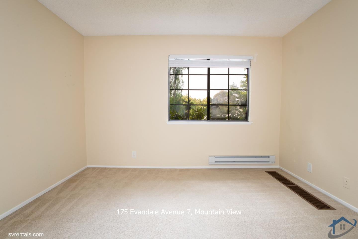 175 Evandale Avenue, Unit 7 Mountain View, CA 94043 - Photo 19 of 20 an empty room with a window