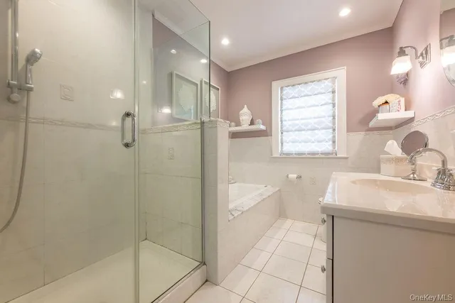 a view of empty room with windows and wardrobe