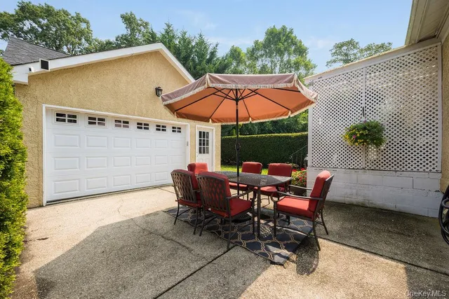 $875,000 | 299 East Euclid Street, Malverne, NY 11580