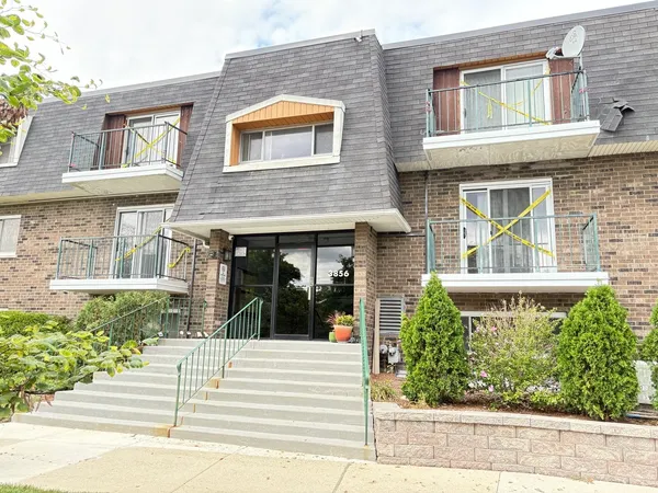 $2,000 | 3856 South Parkway Drive, Unit 3A, Northbrook, IL 60062