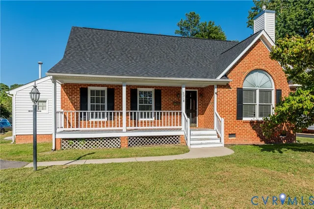 a view of a house with a small yard and plants