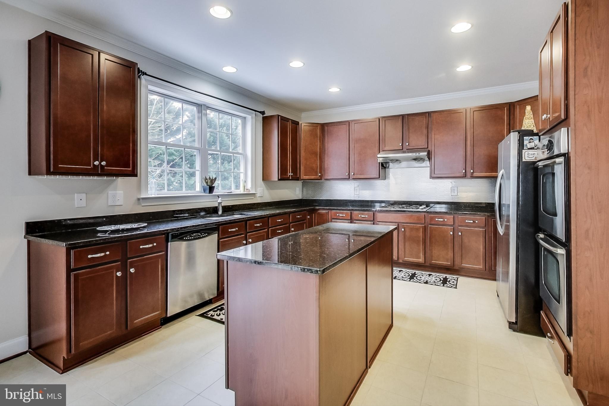 9092 Tiber Ridge Court Ellicott City, MD 21042 - Photo 10 of 52 Kitchen w/plenty of cabinets