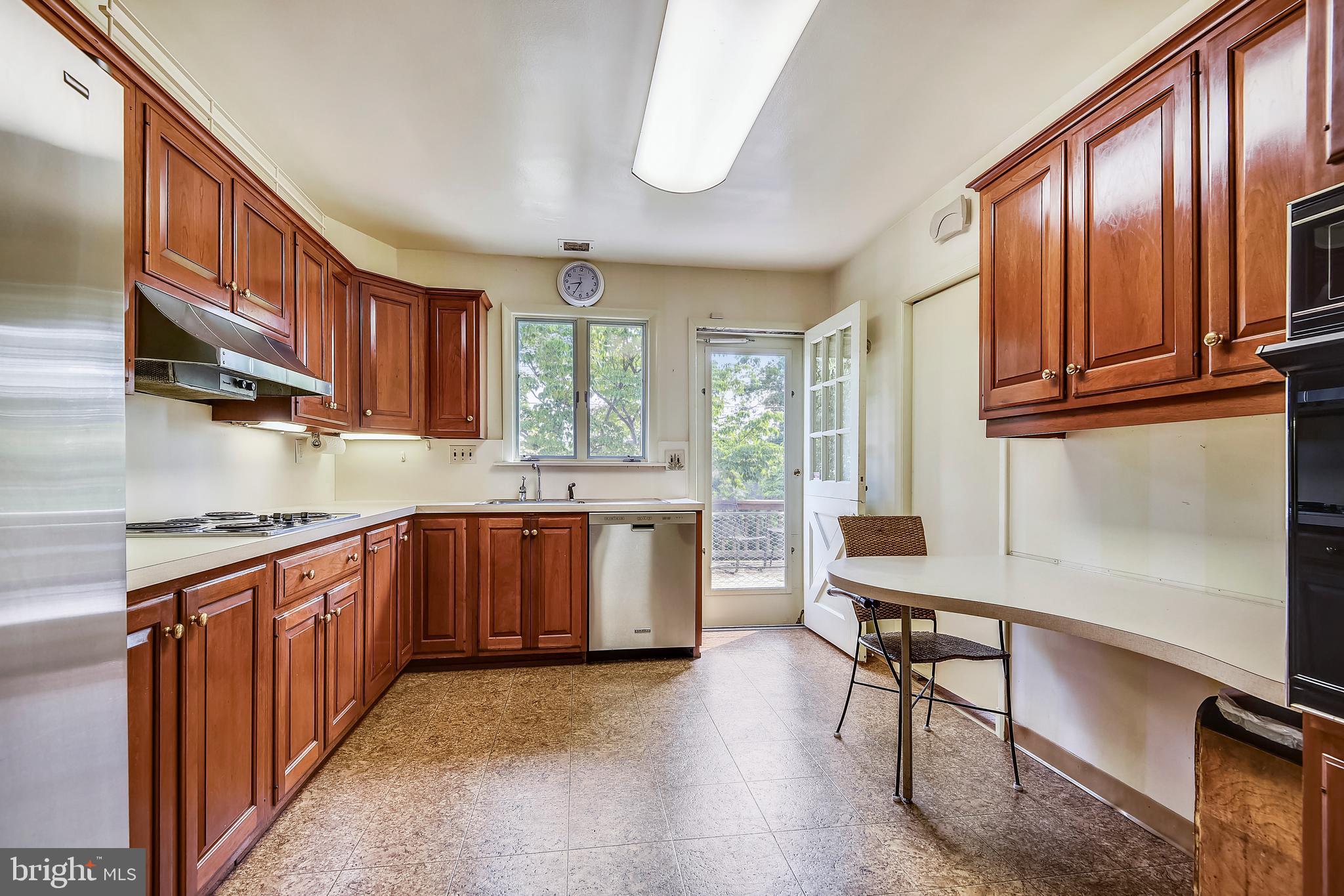 112 Croftley Road Lutherville-Timonium, MD 21093 - Photo 18 of 41 Eat-in Kitchen