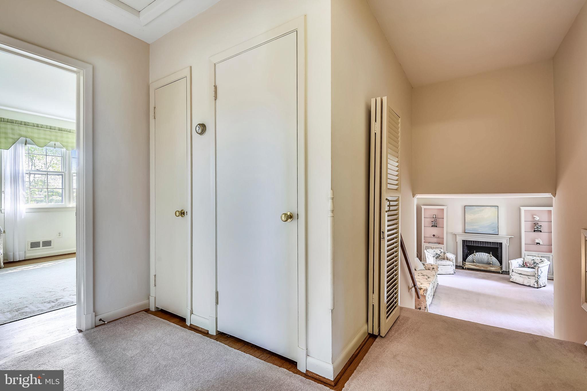 112 Croftley Road Lutherville-Timonium, MD 21093 - Photo 23 of 41 Upper level hallway