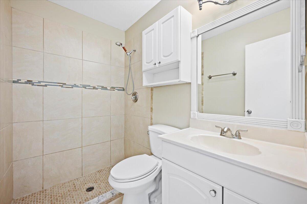 184 Greentree Circle Jupiter, FL 33458 - Photo 11 of 19 Primary Bathroom with walk in shower