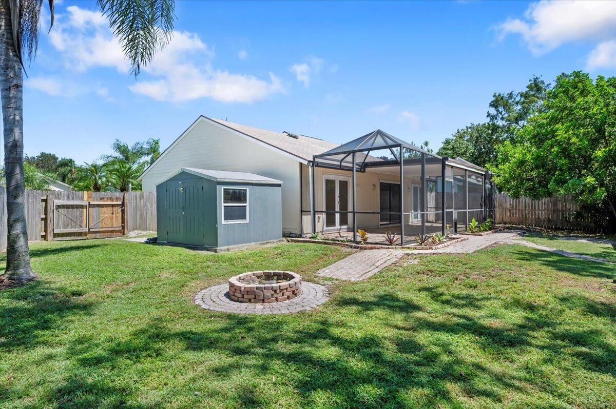 184 Greentree Circle Jupiter, FL 33458 - Photo 19 of 19 Fenced Backyard