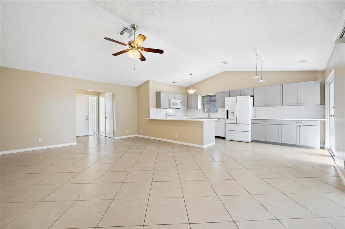 184 Greentree Circle Jupiter, FL 33458 - Photo 5 of 19 Living Room and Kitchen area