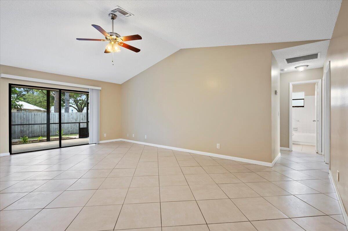 184 Greentree Circle Jupiter, FL 33458 - Photo 6 of 19 Dining Room area