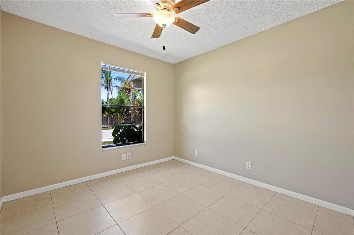 184 Greentree Circle Jupiter, FL 33458 - Photo 9 of 19 Primary Bedroom