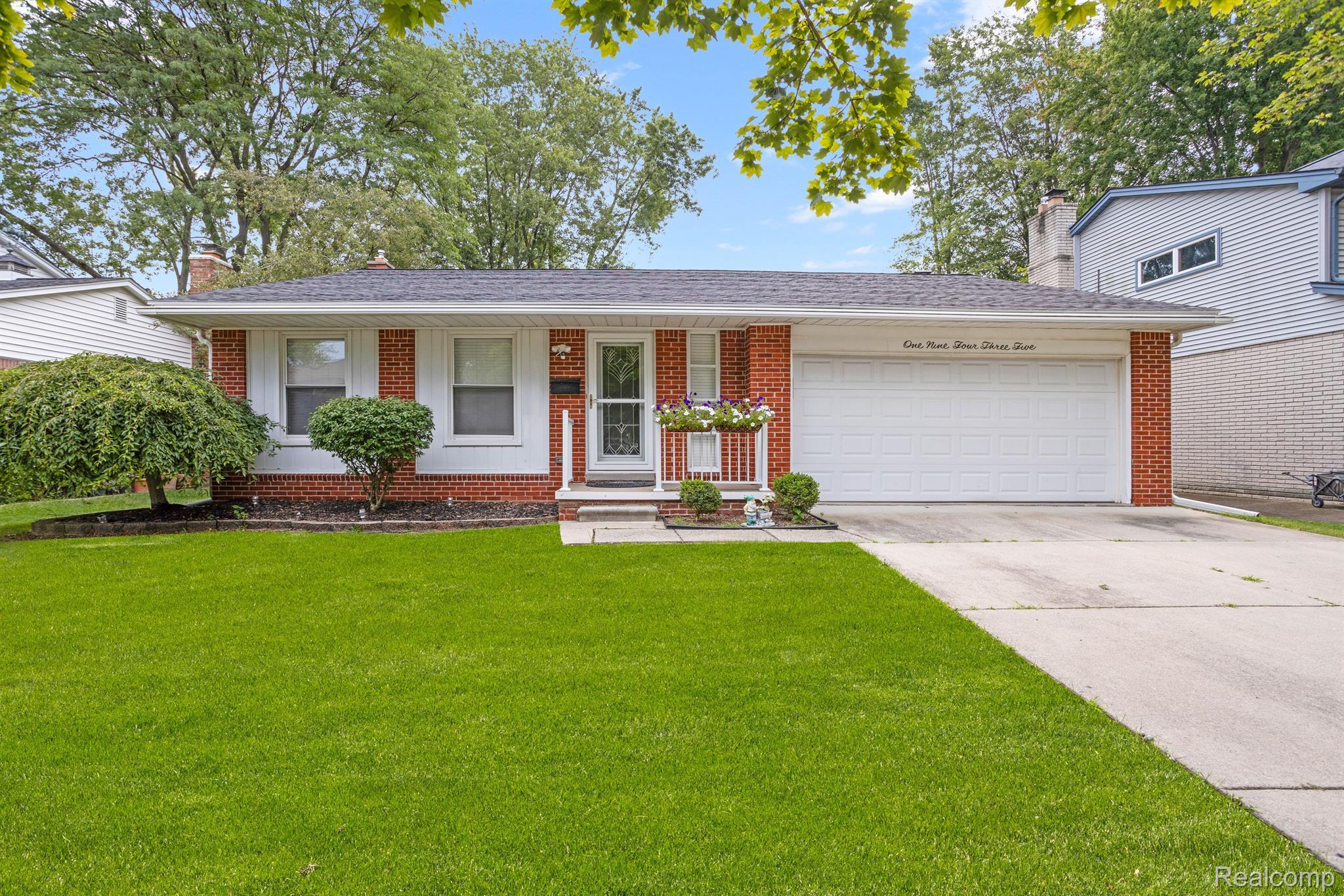 19435 Coachwood Road Riverview, MI 48193 - Photo 2 of 24 Gallery Image 2