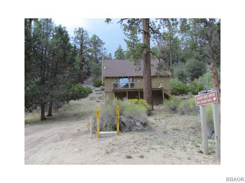21 Holcomb Valley Road Big Bear Lake, CA 92315 - Photo 25 of 25 a backyard of a house with a yard and entertaining space