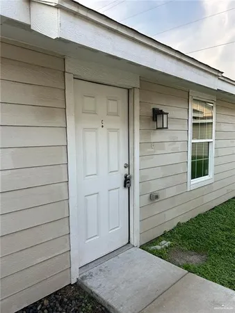 $1,100 | 2222 Multi National, Unit D, Harlingen, TX 78550