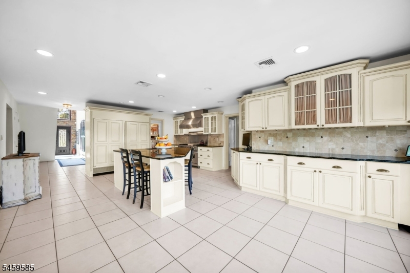 24 West Sunset Road Pequannock, NJ 07444 - Photo 8 of 47 Gallery Image 8